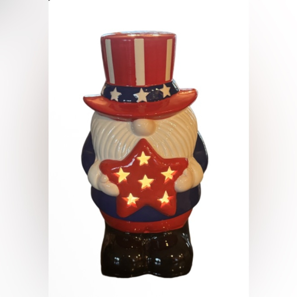Patriotic Gnome with Star Light